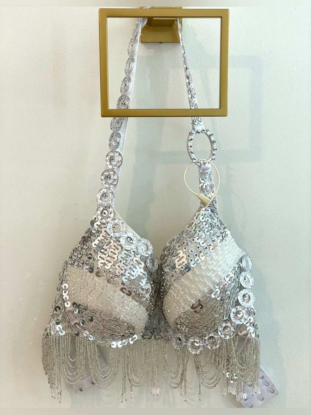 NWT 𝙁𝙄𝙉𝘼𝙇 𝙎𝘼𝙇𝙀 white silver sequin  pole belly dance carnival glass beads halter